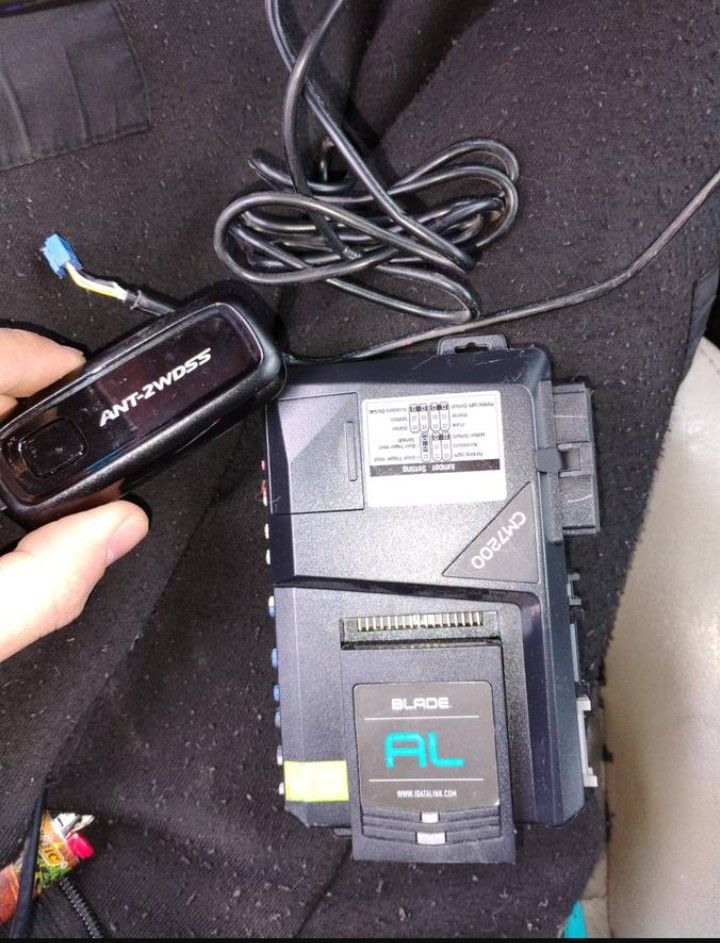 Compustar CM7200 car remote engine start system