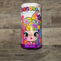 Decora Girlz 5" Collectible Dolls - 8 Surprises, Fun Fashions & Stickers