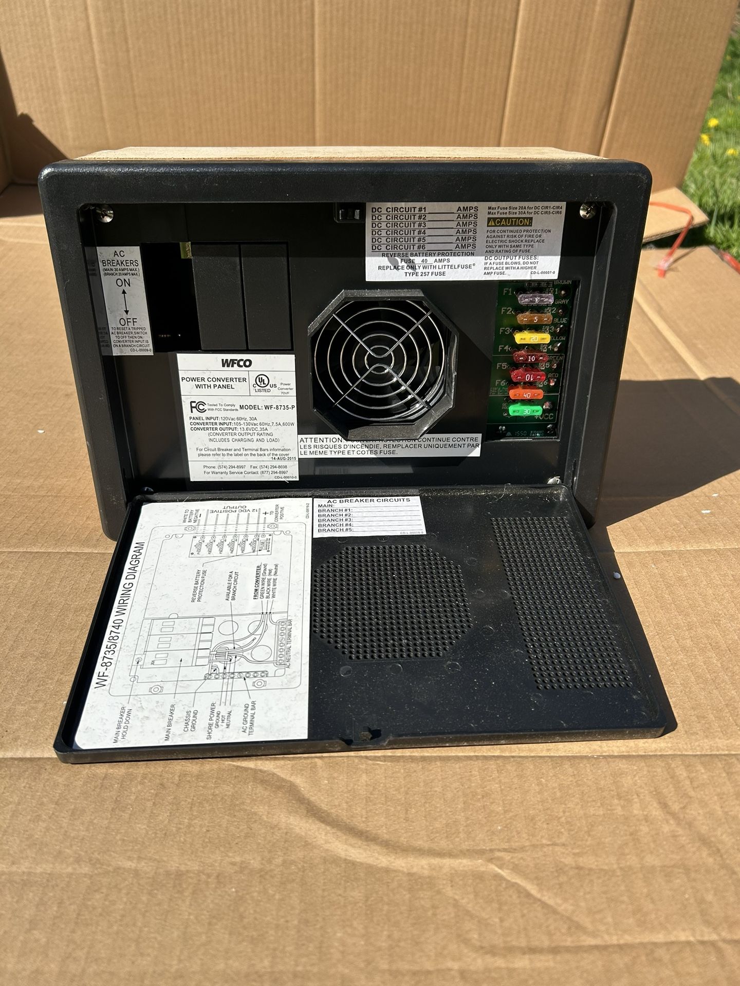 WFCO 30amp Power Converter Center