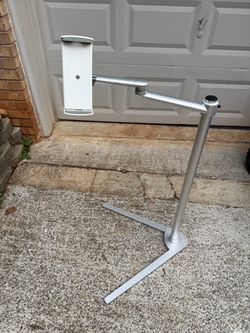 Adjustable tablet or phone stand