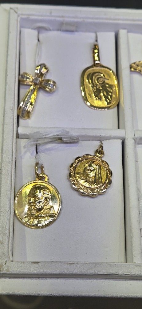 Huge Assortment Of Solid Gold Pendants
