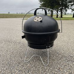 Small Round Portable  Charcoal Grill and 3 Bags Charcoal
