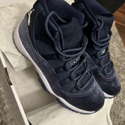 Jordan 11s Midnight Navy 