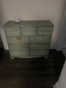 Dresser 