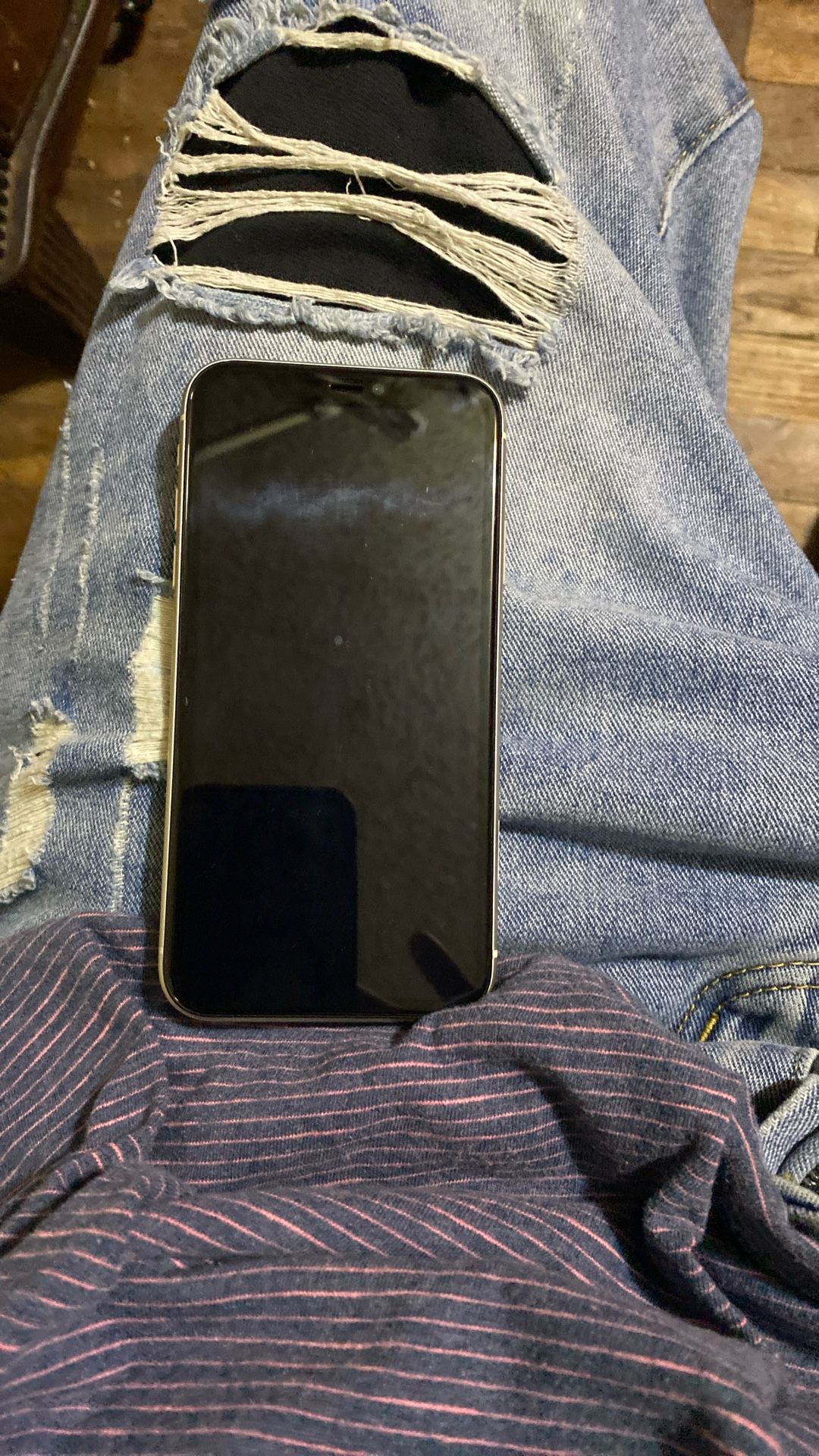 IPHONE 11 64GB LIKE NEW NO SCRATCHES UNLOCKED