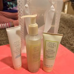 Mary Kay Satin Hands 