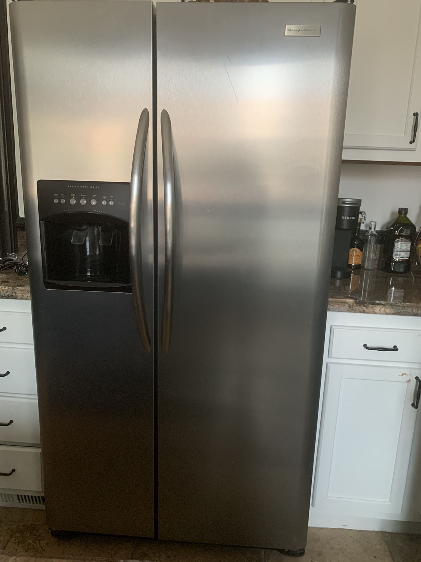 Frigidaire professional series side by side refrigerator with ice maker