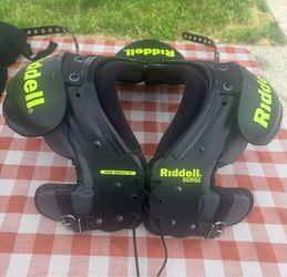 Riddell Power Surge Youth Shoulder Pads (Size M 80, 12"-13") + Backplate