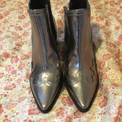 NWT Silver Dark Gray Bootie Western side zipper Boots Size 7.5 Retail $49.99