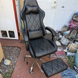Gaming Chair with Footrest and Massage Lumbar Support