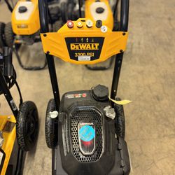 (Used Like New) Dewalt 3300 PSI 2.4 GPM Gas Cold Water Pressure Washer with HONDA GCV200 Engine