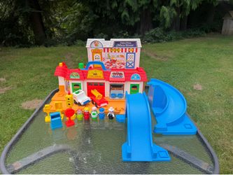 Vintage Fisher Price Main Street