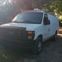 Ford Econoline E150  Van  Color Blanco, Motor Ford V8 7.5 L 