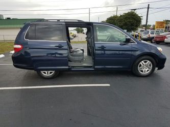 2007 Honda Odyssey con 108,000 millas down payment $2000