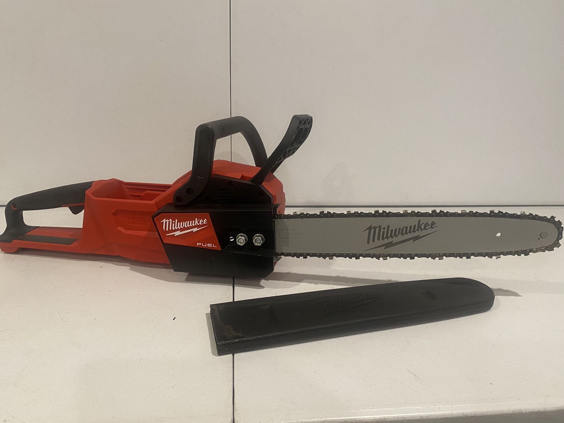 Milwaukee M18 FUEL 16 in. 18-Volt Lithium-Ion Brushless Cordless Chainsaw (Tool-Only)