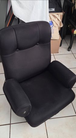 Swivel black comfort chair