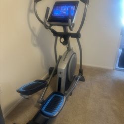 NordicTrack Elliptical w/ iFit Screen – Excellent Condition