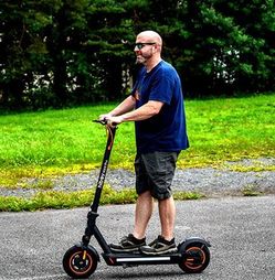 Brand New Electric Scooter For Sale In Sacramento! Long Range MAX Pro – 650W motor, 46-mile range, 11” tires – Only $699 at Sacramento ATV Motors!