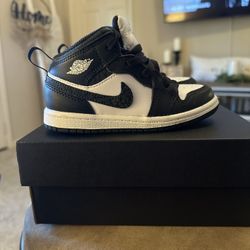 Toddlers Jordan 1 Mid Size 9