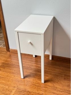 Night Stand with Storage Drawer
