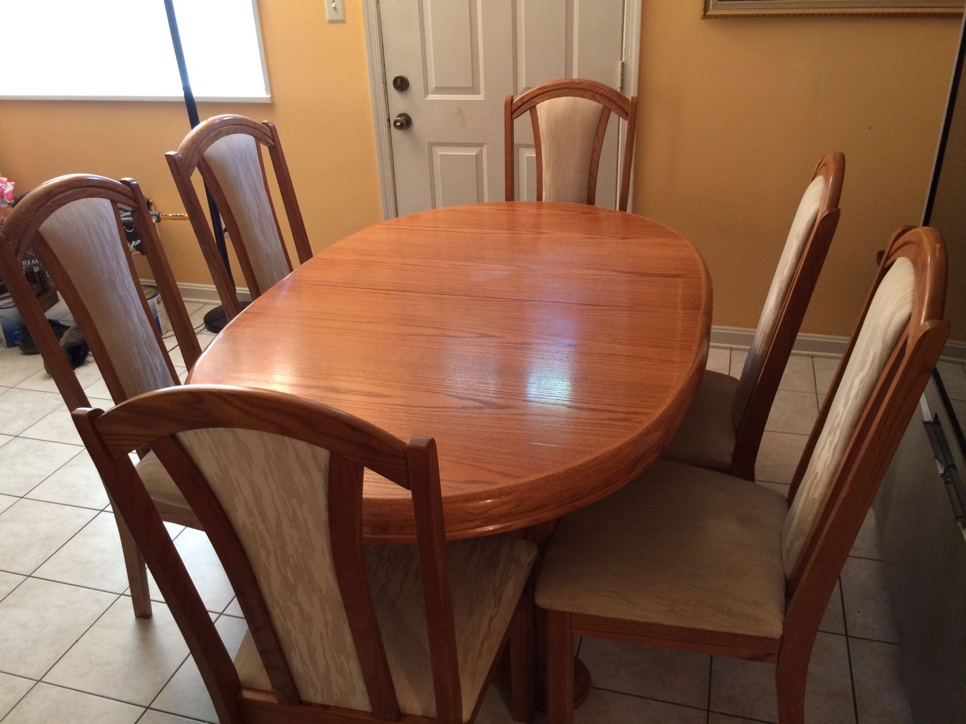 Solid wood dining room with 2 built Leaf and 6 chairs