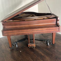Kohl’s & Campbell Baby Grand Piano
