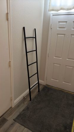 Black Wood Blanket Ladder