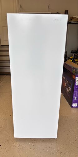 Insignia Upright Freezer 6.5 cu ft