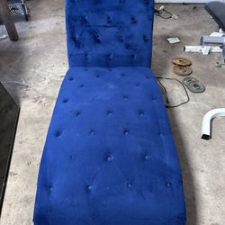 Button-tufted Navy Blue Velvet Chaise Lounge