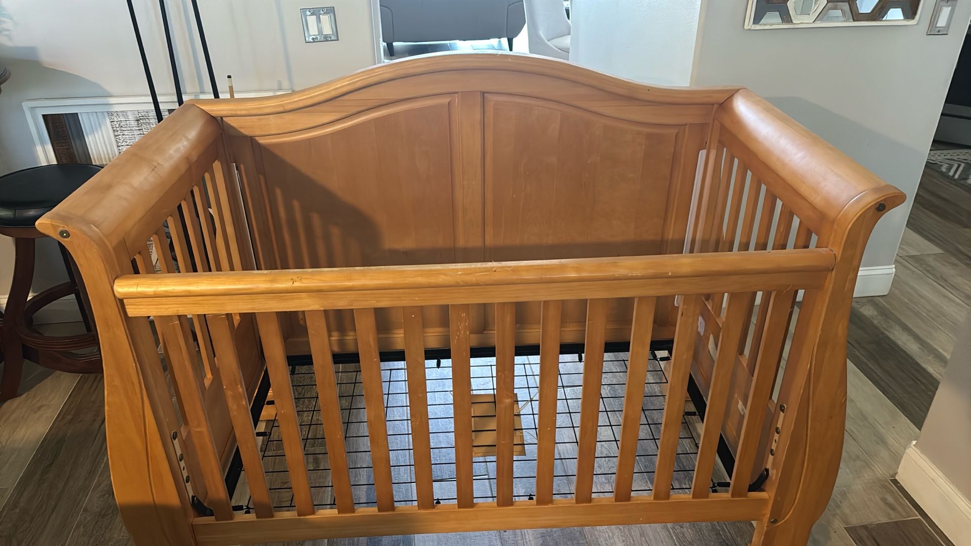Baby Crib/Toddler Bed