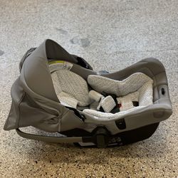 Nuna Infant Car seat With Base
