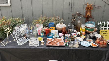 Mid-Century Modern Kitchen Pyrex Garden Plant Pots Elvis Glasses and More $3 Each