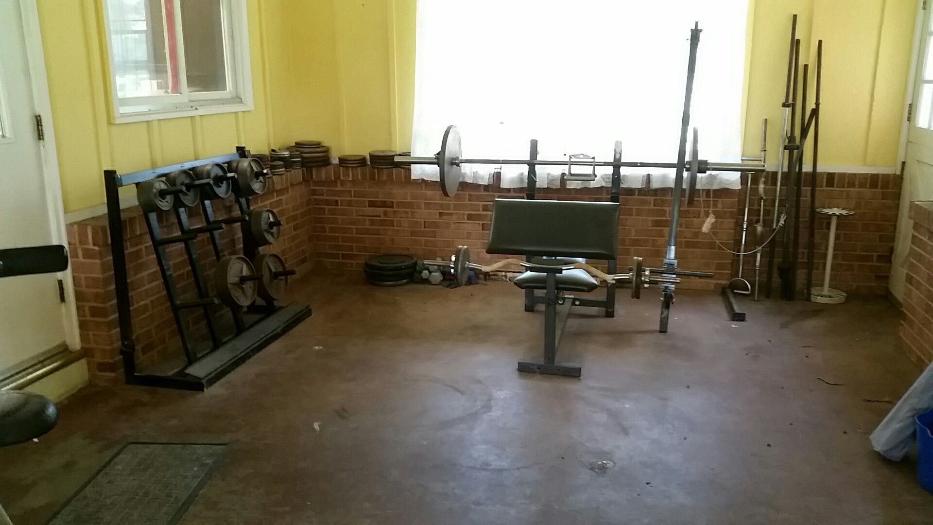 Weight bench with weights