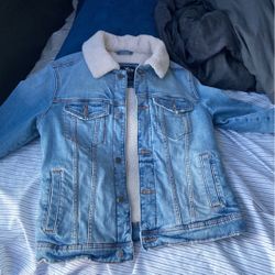 Hollister jean jacket sherpa inside size xs