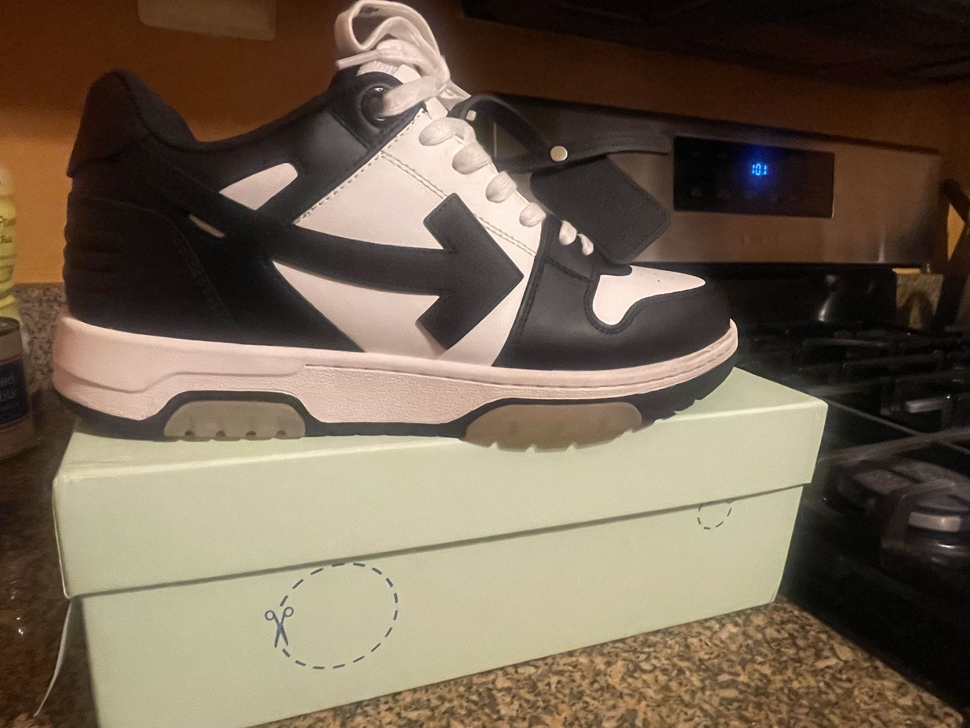 Off-White Out of Office 'Black White' With Box and Dust Bag