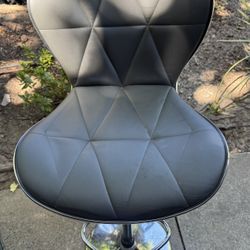 nice chair goes Up And Down Great  haircutting Chair