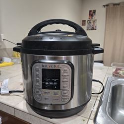 Move out sale: Instant Pot Duo 8 Quart