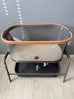 Maxi‑Cosi Iora Bedside Bassinet | Essential Graphite, Only Used 1 Month, Local Pickup Katy TX