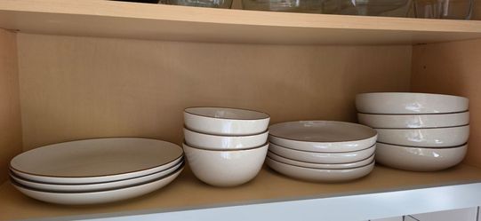 Dinnerware set