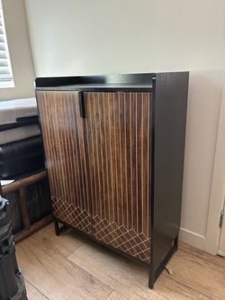 Credenza / shoe rack