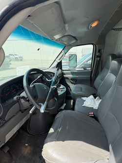 Box Truck / 14’ / Gas