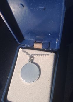 Valentines: costume necklace