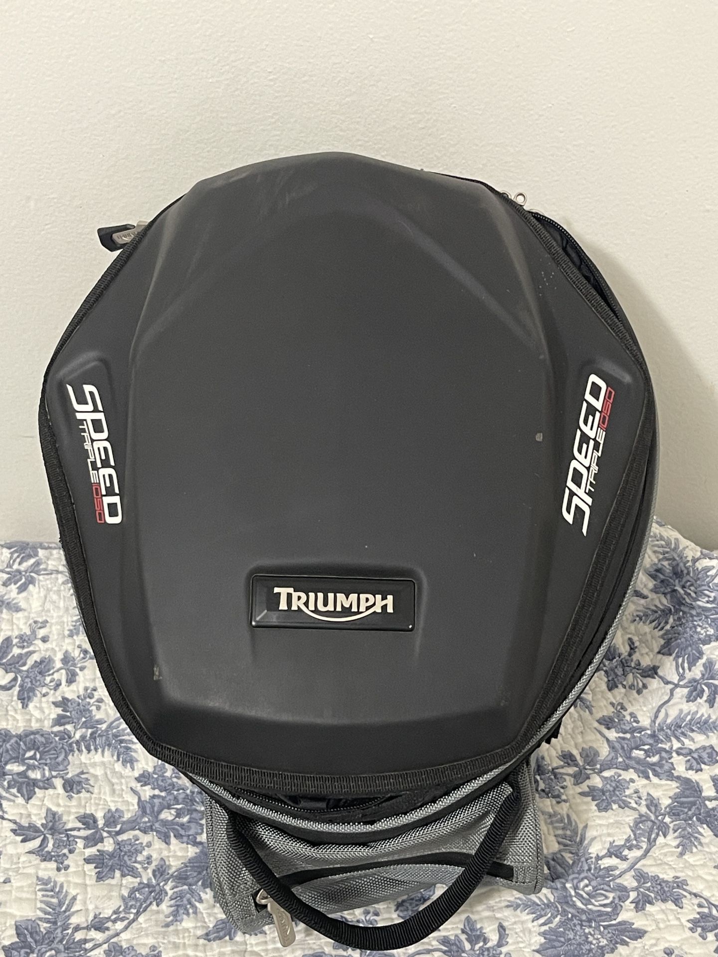 Motorcycle Tank Bag / Triumph Speed Triple1050