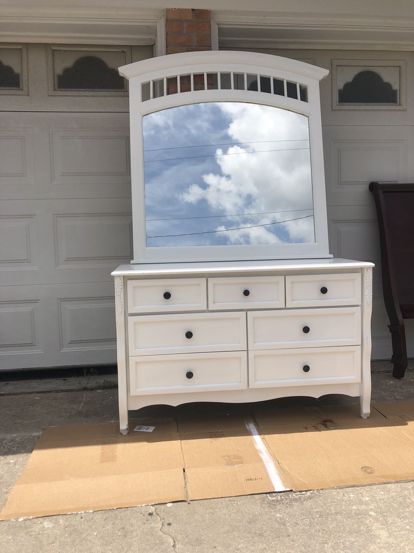 Snow White 7 drawer Dresser w/ Mirror St Cloud