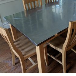 Breakfast table With 4 Chairs ( pottery barn )