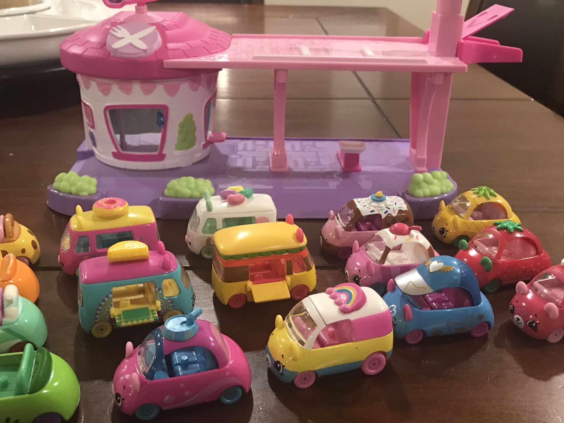 Shopkins Cutie Car Lot