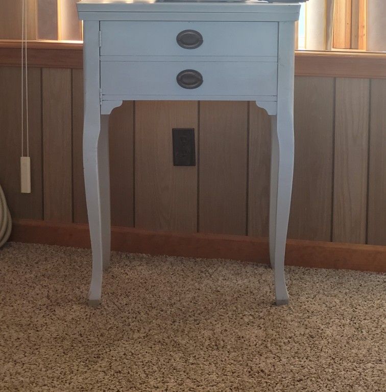 VINTAGE SIDE TABLE MADE OUT OF A SEWING MACHINE BODY