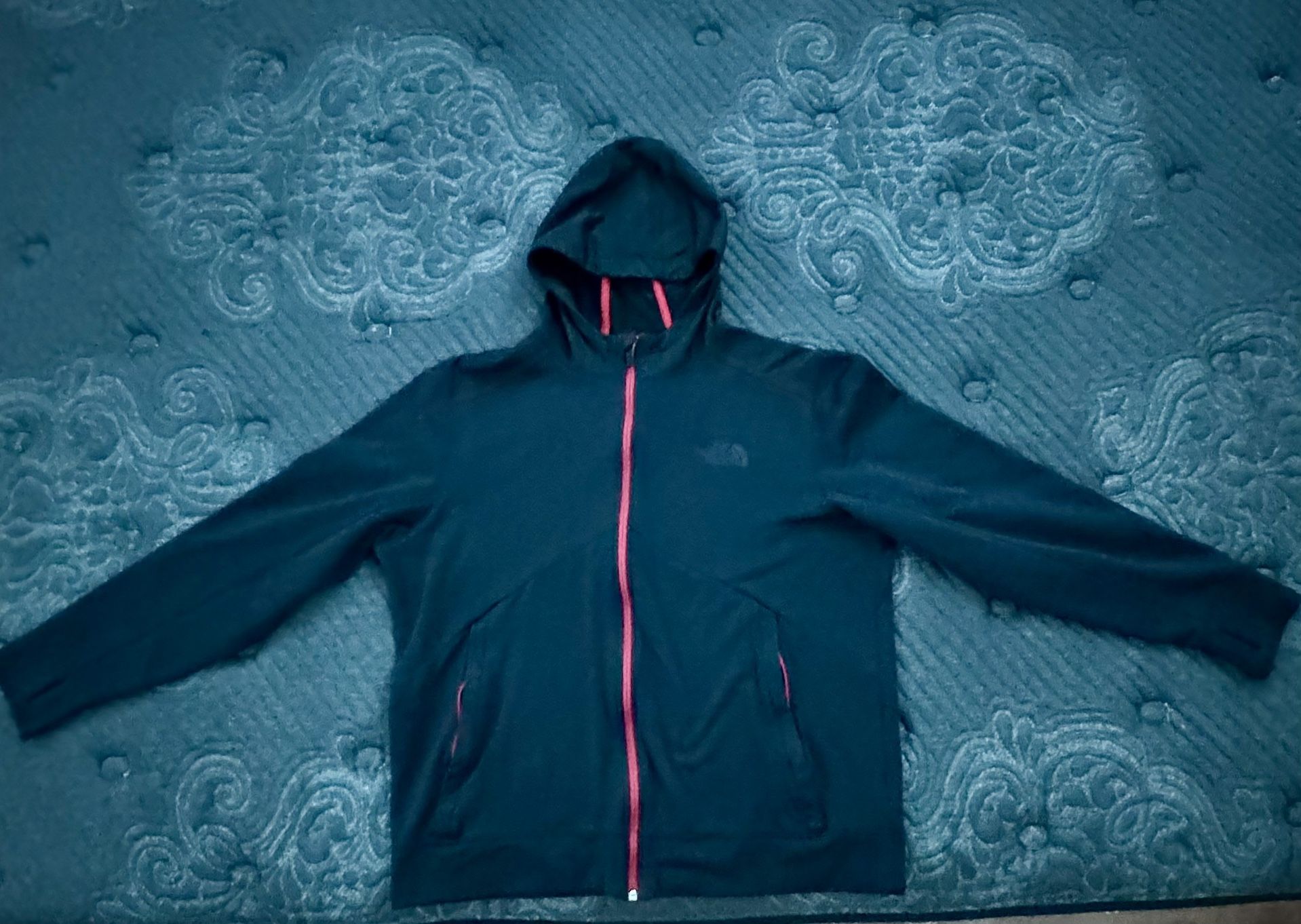 |The North Face|black/red hoodie|#outdoorwear