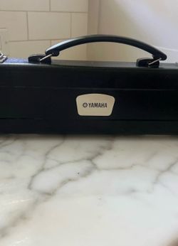 Yamaha YFL-222 Standard Flute -  Good Condition Includes Case