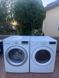 Washer and Dryer/Lavadora y Secadora